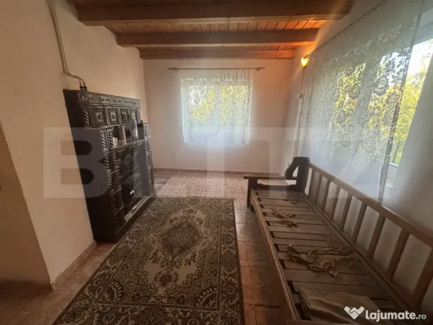 Casă de vânzare 77mp utili, teren 10 ari , zona Viile Satu