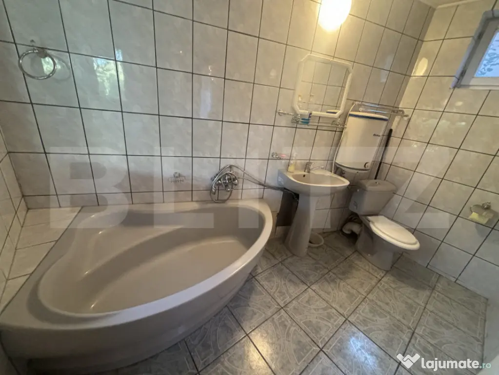 Casă de vânzare 77mp utili, teren 10 ari , zona Viile Satu