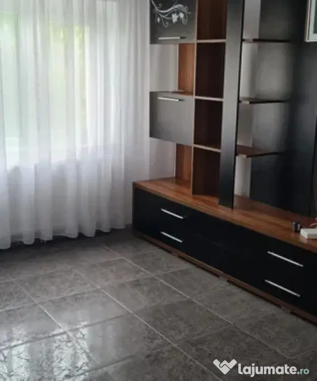 Apartament 3 camere decomandat 60 mp Bailesti Centru