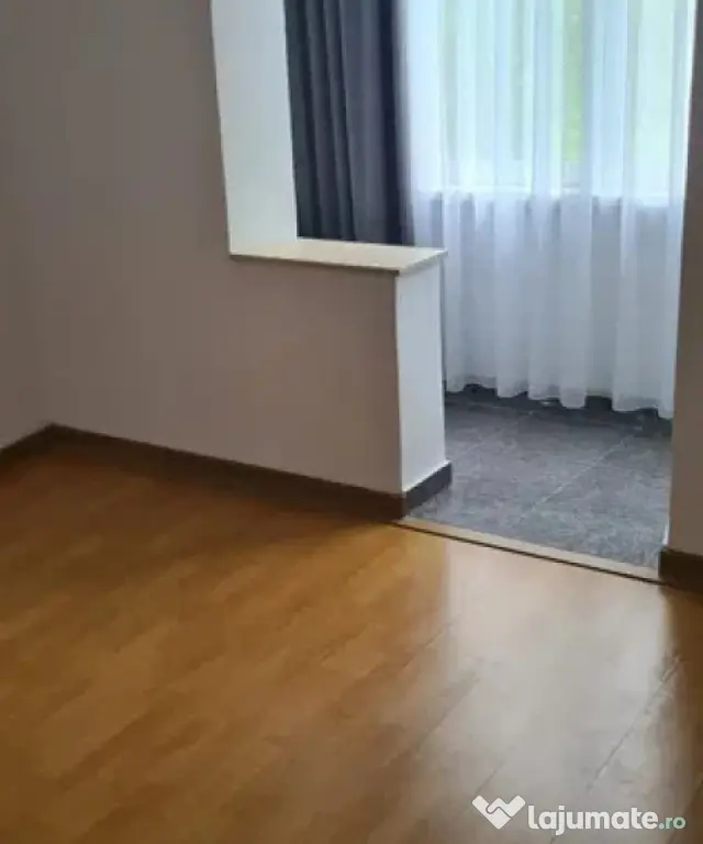 Apartament 3 camere decomandat 60 mp Bailesti Centru