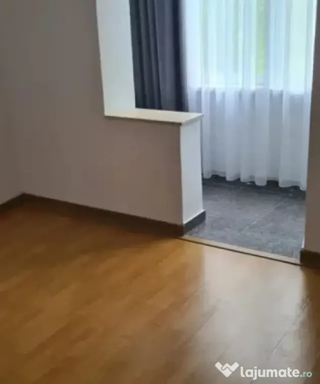 Apartament 3 camere decomandat 60 mp Bailesti Centru