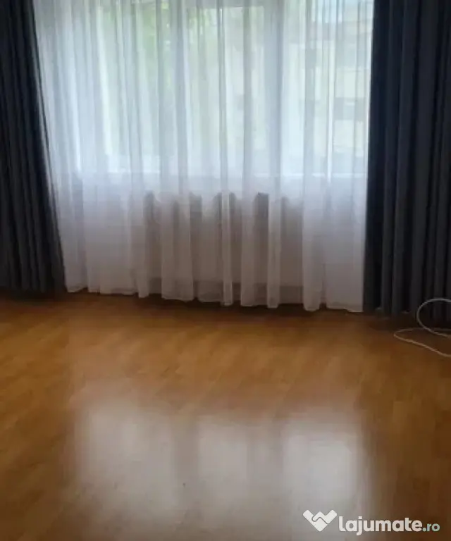 Apartament 3 camere decomandat 60 mp Bailesti Centru