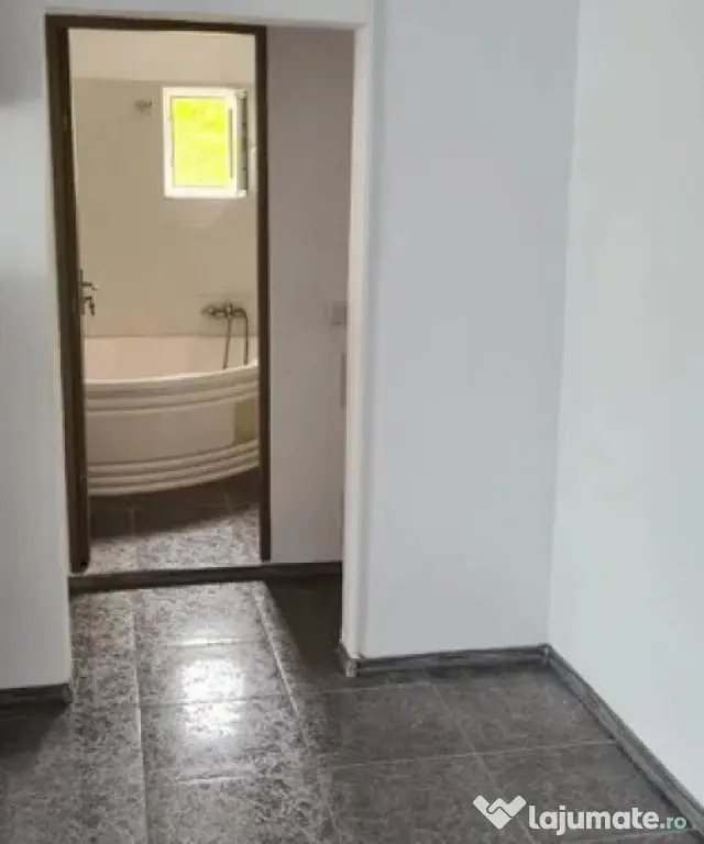 Apartament 3 camere decomandat 60 mp Bailesti Centru
