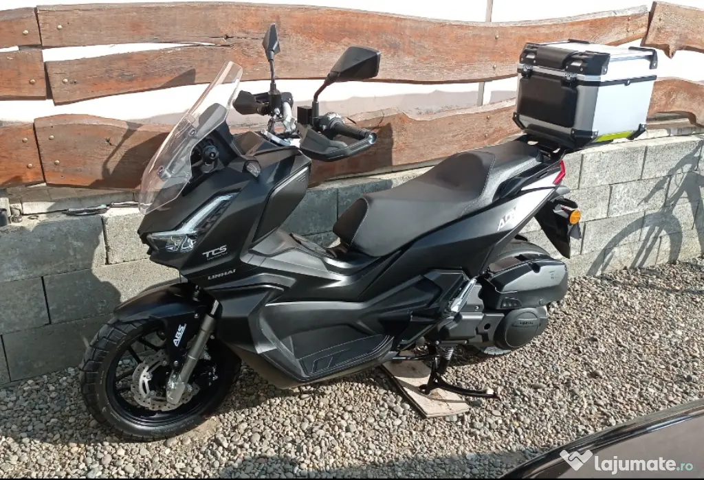 Vând maxi scooter
