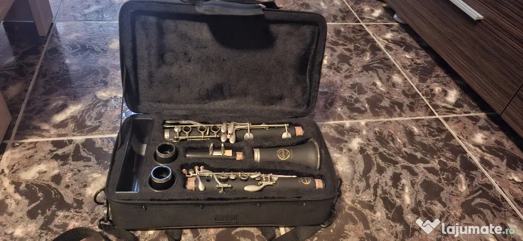 Vând sau Schimb Clarinetul