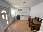 Casa individuala cu 3 camere 3 bucatarii pivnita in Poplaca