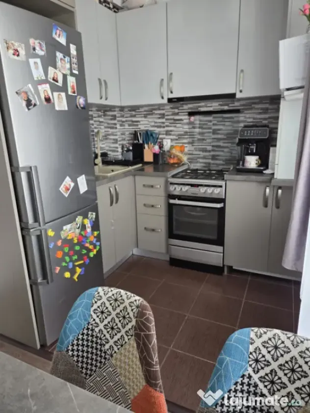 Apartament de vanzare semidecomandat ,2 camere 44mp , zona S