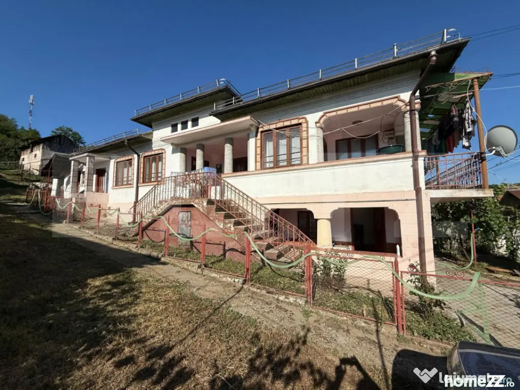 Casă Fratostita 5 camere , 1100 mp curte, deschidere 14,6 m