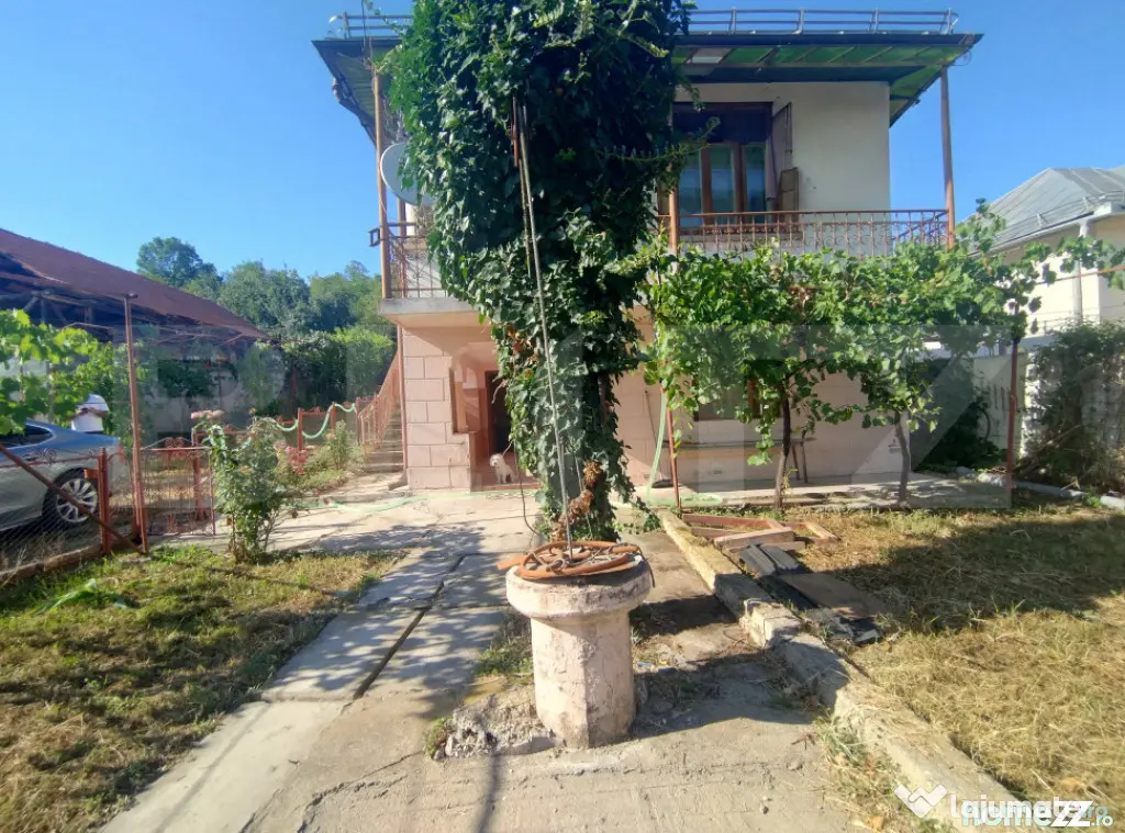 Casă Fratostita 5 camere , 1100 mp curte, deschidere 14,6 m