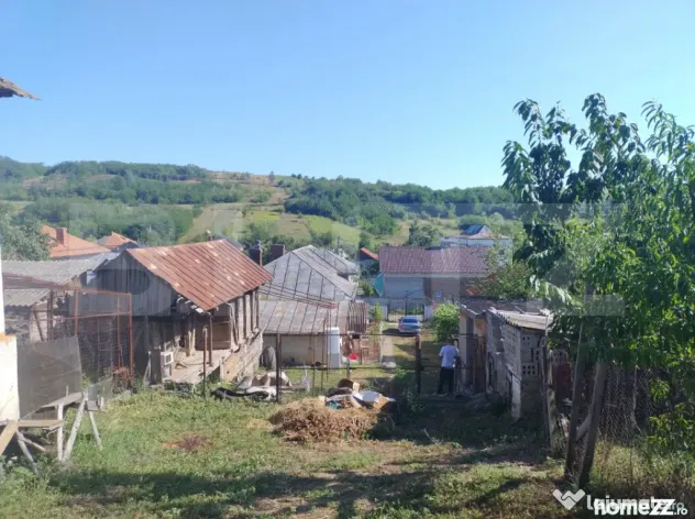 Casă Fratostita 5 camere , 1100 mp curte, deschidere 14,6 m