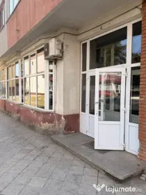 Spatiu de inchiriat, 146 mp, vitrina 20 ml, zona Burdujeni