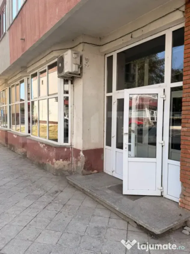 Spatiu de inchiriat , 146 mp utili, Vitrina 20 ml , zona Bur
