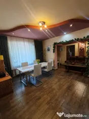 Casă individuală 170 mp, curte 683 mp, 2 garaje cu ușă a 