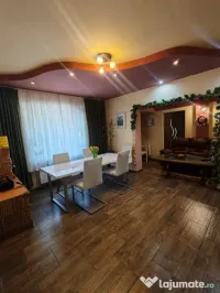 Casă individuală 170 mp, curte 683 mp, 2 garaje cu ușă a 