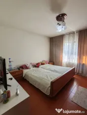 Casă individuală 170 mp, curte 683 mp, 2 garaje cu ușă a 