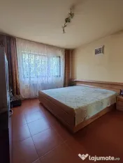 Casă individuală 170 mp, curte 683 mp, 2 garaje cu ușă a 