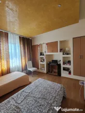 Casă individuală 170 mp, curte 683 mp, 2 garaje cu ușă a 