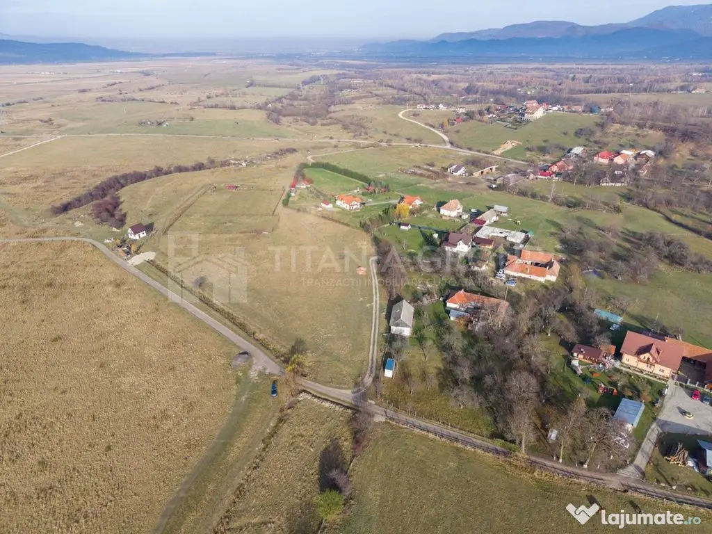 Teren intravilan parcelabil, priveliște spre munți, Soh...