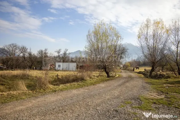 Teren intravilan parcelabil, priveliște spre munți, Soh...