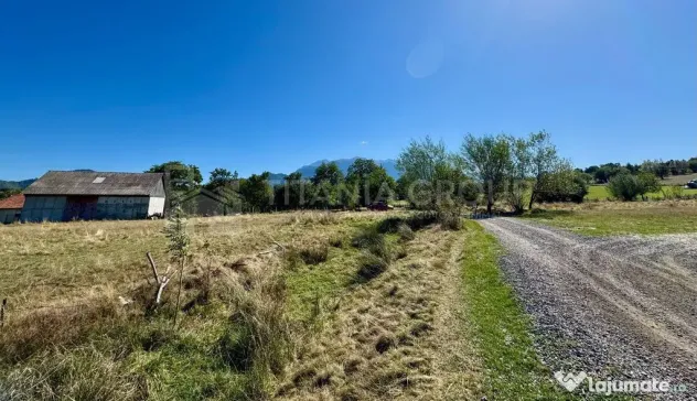 Teren intravilan parcelabil, priveliște spre munți, Soh...