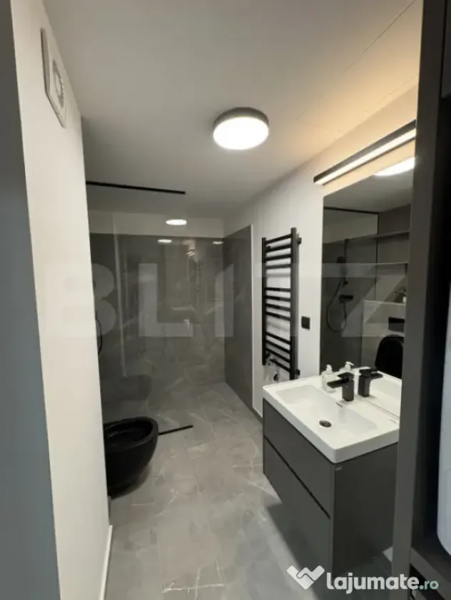Apartament 2 camere, lux, parcare, zona Liberty