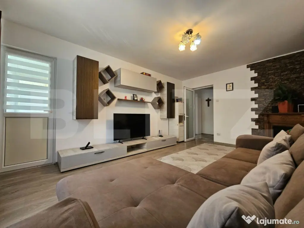 Apartament decomandat cu 3 camere, etaj 1, Micro 11,Zona Can