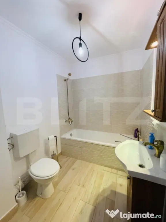 Apartament 2 camere, parcare, zona Terra