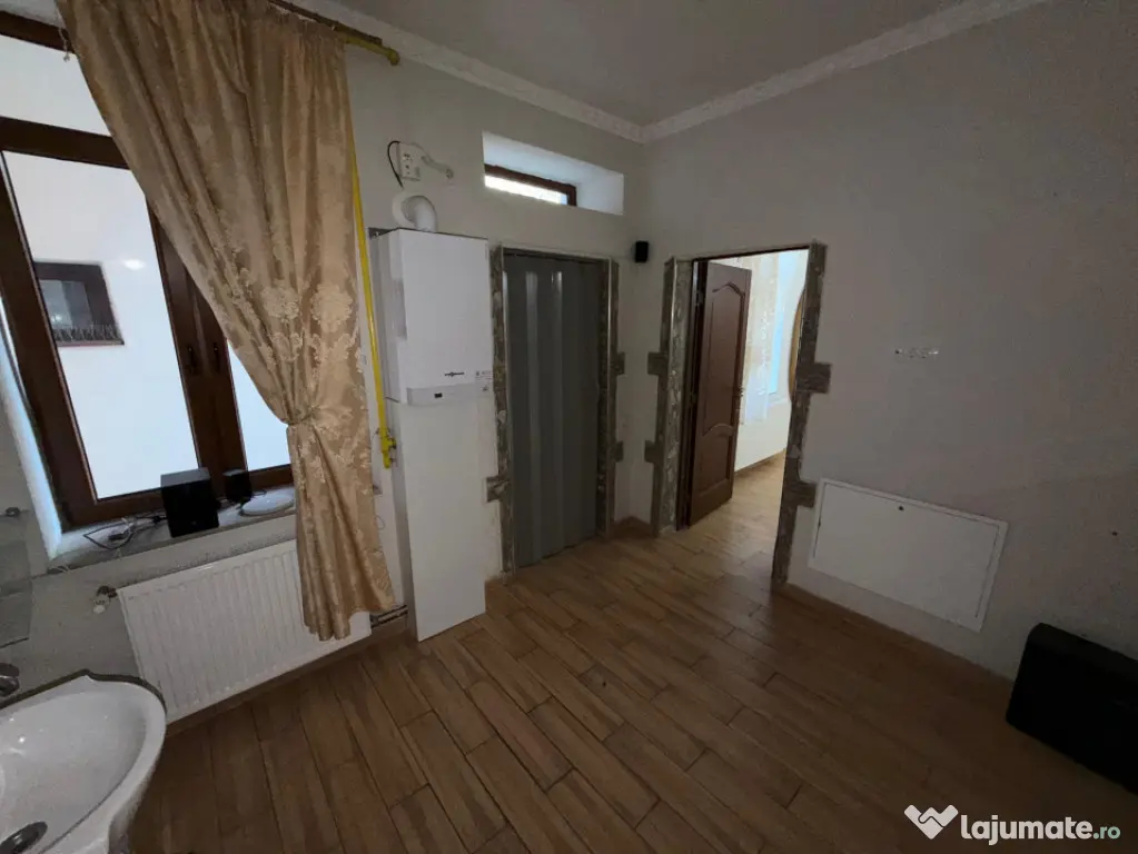 Spațiu comercial de închiriat, 170 mp, Centru