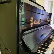 Vând pianină foarte veche Winkelmann 