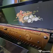 Vând pianină foarte veche Winkelmann 