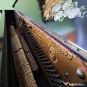 Vând pianină foarte veche Winkelmann 