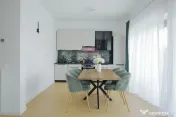 Casă modernă cu 4 camere de închiriat, în Sântandrei 