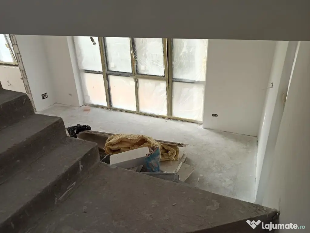 Vila ind.3cam2bai2parcari-192mp curte/25min metrou Bercen...