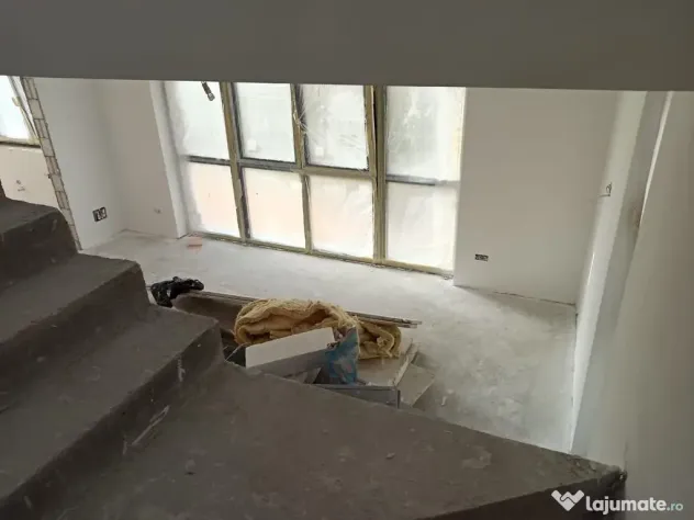 Vila ind.3cam2bai2parcari-192mp curte/25min metrou Bercen...