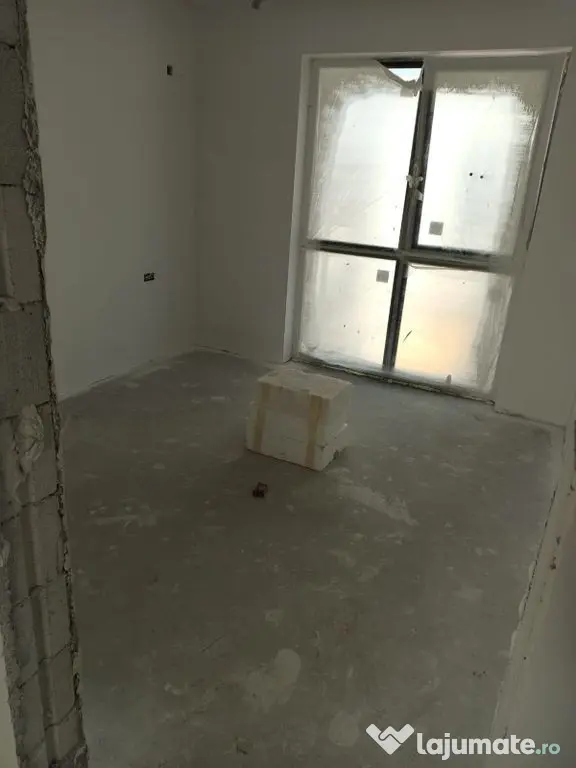 Vila ind.3cam2bai2parcari-192mp curte/25min metrou Bercen...