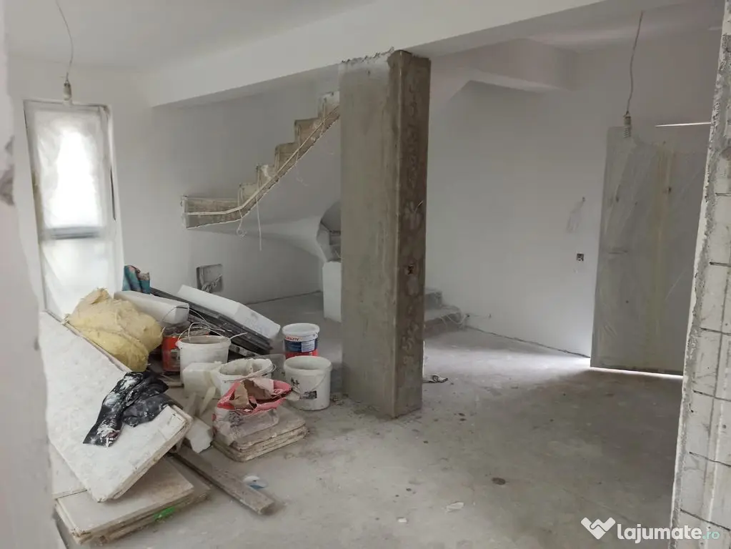 Vila ind.3cam2bai2parcari-192mp curte/25min metrou Bercen...