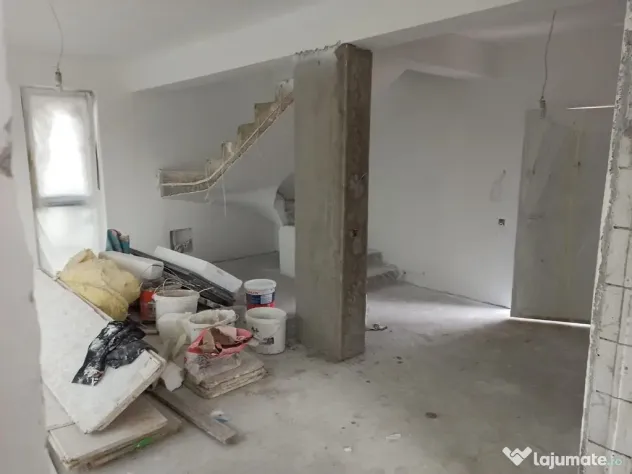 Vila ind.3cam2bai2parcari-192mp curte/25min metrou Bercen...