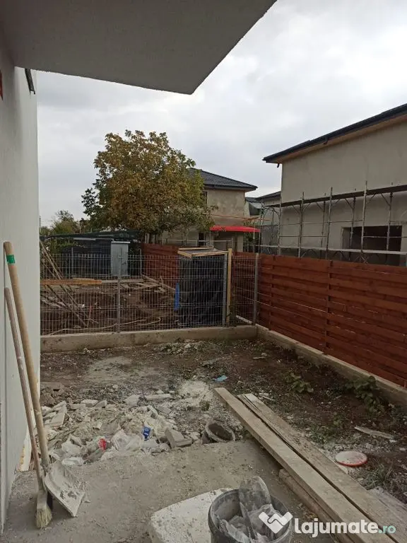 Vila ind.3cam2bai2parcari-192mp curte/25min metrou Bercen...