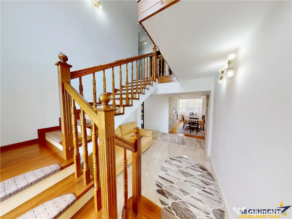 Vila luminoasa, curte individuala, priveliste panoramica spr