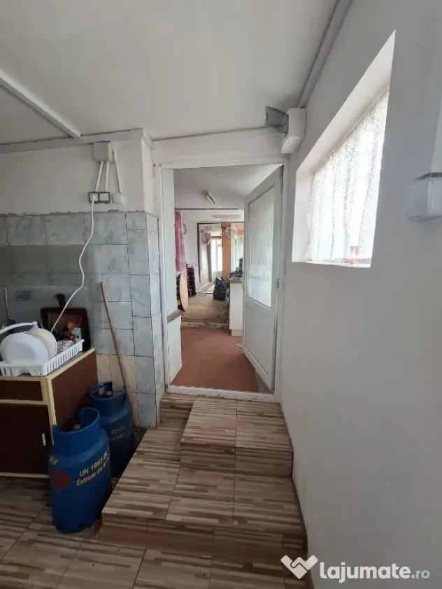 Casă bătrânească plus teren