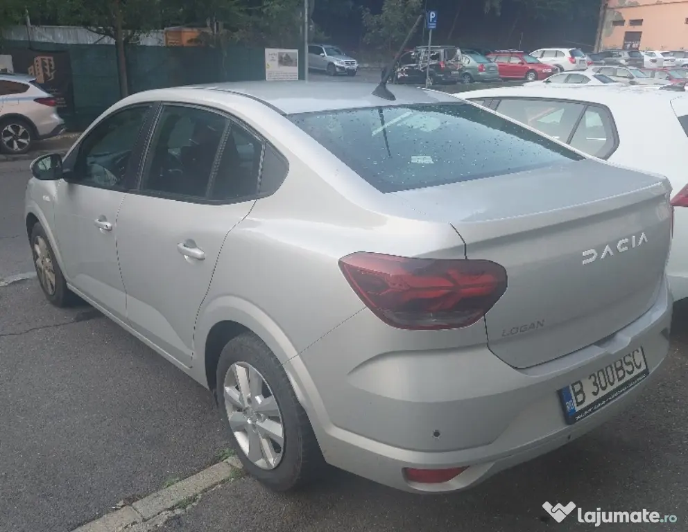 Vând Dacia Logan