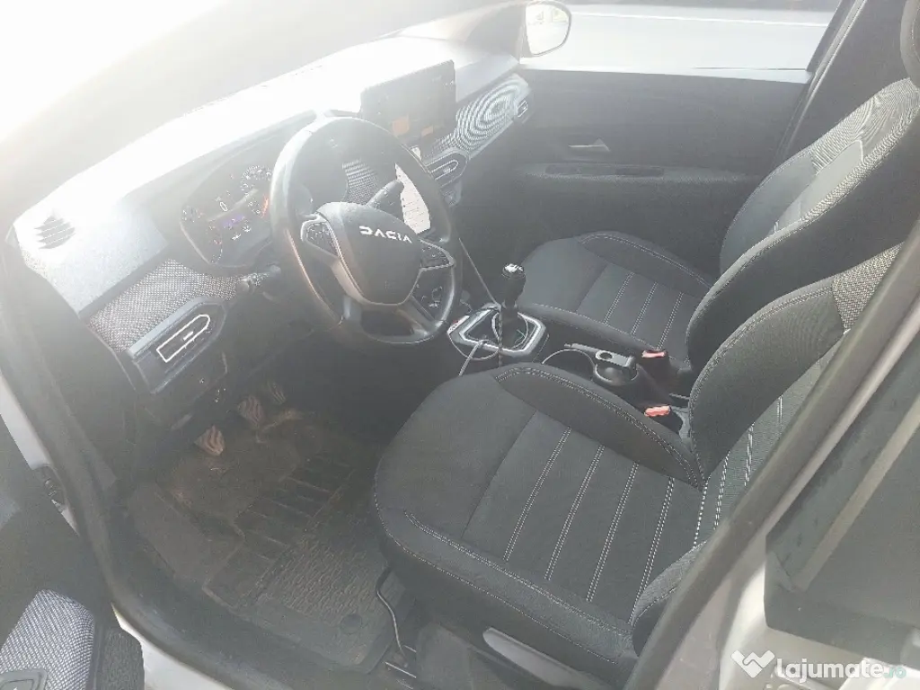 Vând Dacia Logan