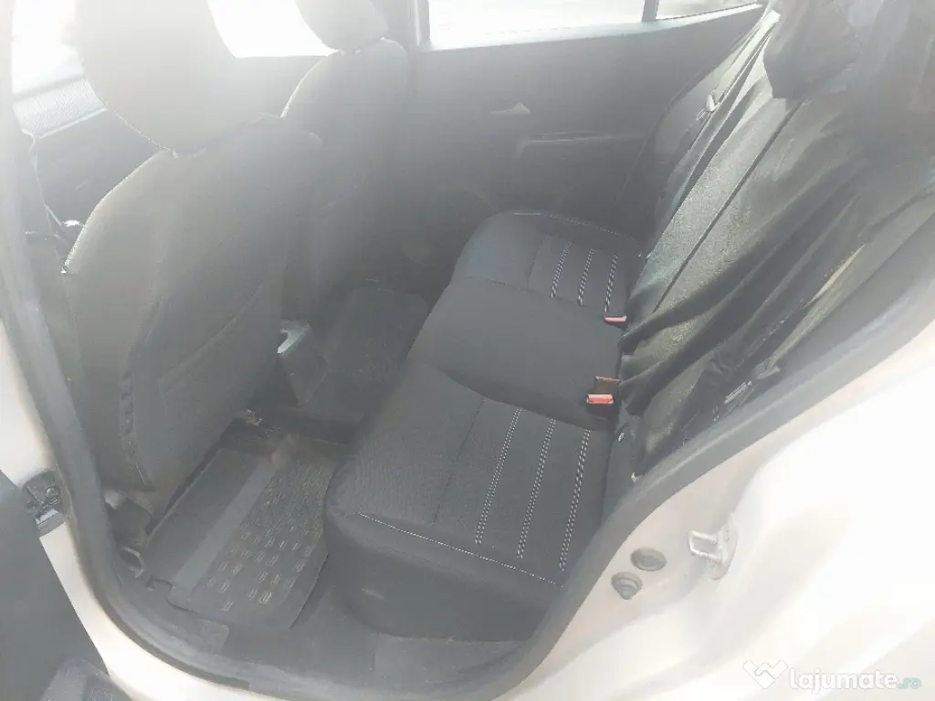 Vând Dacia Logan