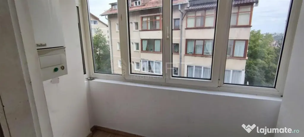 Apartament 3 camere zona Livada Postei