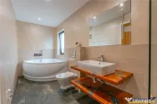 FILM 3D! Vila high tech, cu semineu, terase,jacuzzi, 151 mp