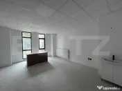 Spatiu comercial, 439 mp, pretabil clinica medicala, vad str 