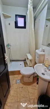 Apartament 2 camere decomandat, Parter, Curte comună, Barie