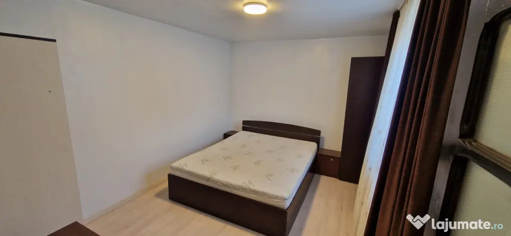 Apartament 2 camere decomandat, Parter, Curte comună, Barie