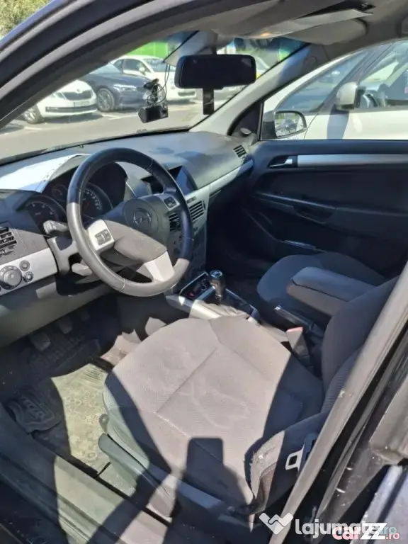 Opel Astra H autoturism