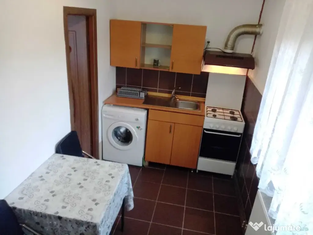 Direct proprietar, ofer spre închiriere apartament 3 camere